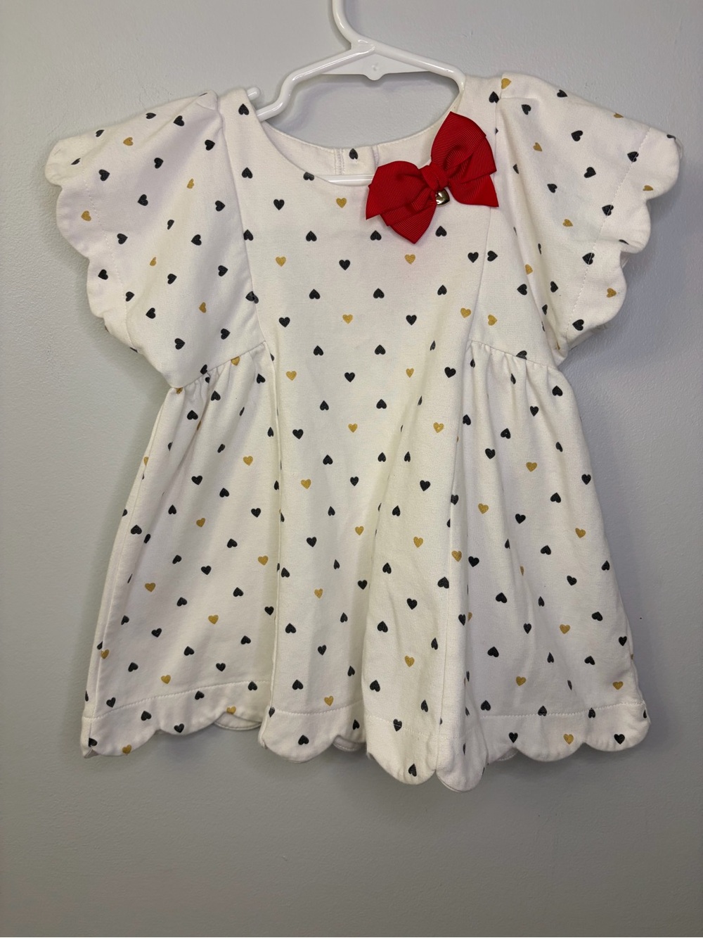 Isaac Mizrahi White Top with Black & Gold Hearts and Red Bow